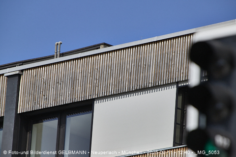 Achitektur_im_Plettzentrum_die Holzverkleidung_an_der_Fassade__MG_5053.jpg